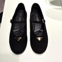 【やっぱり冬はスエードが気分。】PRADAの名品バレリーナで叶える“大人の足元”