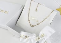 彼女が喜ぶアクセサリーのプレゼントとは?-意味や選び方、おすすめブランド徹底解説!