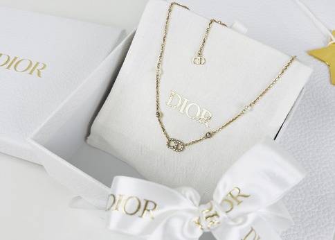 ランキング-彼女が喜ぶアクセサリーのプレゼントとは?-意味や選び方、おすすめブランド徹底解説!