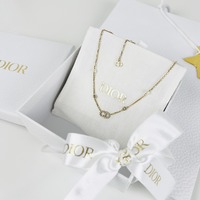 彼女が喜ぶアクセサリーのプレゼントとは?-意味や選び方、おすすめブランド徹底解説!