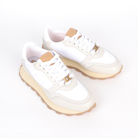 綺麗め派の最強相棒!‟トッズのスニーカー”で叶える上品スタイル。