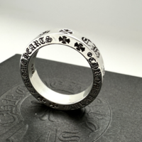 「クロムハーツはダサい?」その理由を解説!-失敗しない選び方とコーデ術