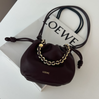 週末のお出かけに連れて行きたい「私のロエベバッグ」!