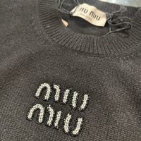 可愛いのに媚びない。ミュウミュウの“ミューズニット”が優勝♡