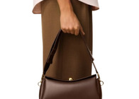 なぜモード派大人女子は、AMI PARIS「Carrousel Bag」を選ぶのか?