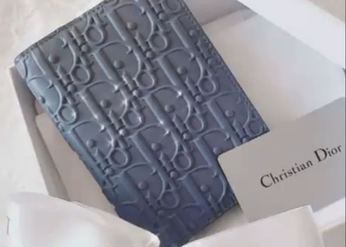 ランキング-大人の旅の相棒に。憧れブランドの〈パスポートケース〉おすすめ3選