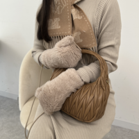 《20代レディース》おしゃれな「手袋」人気ブランド19選!