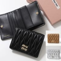 【予算別】おしゃれ女子こそ選ぶのが難しい…10万円以内で贈れるミュウミュウの“間違いない”本命ギフト