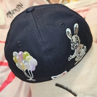 韓国発THE MUSEUM VISITORの〈キャップ〉は後ろ被りしても映える刺繍デザイン!