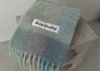 アクネのマフラーなぜ人気?魅力を深堀り!-安く買う方法や口コミを総覧!