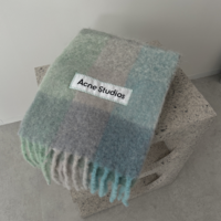 アクネのマフラーなぜ人気?魅力を深堀り!-安く買う方法や口コミを総覧!