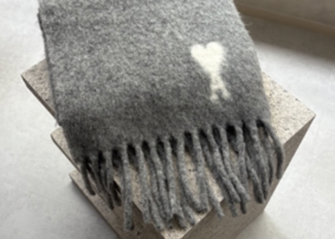 ランキング-AMI PARISのマフラーなぜ人気?魅力を深堀り!-安く買う方法や口コミを総覧!