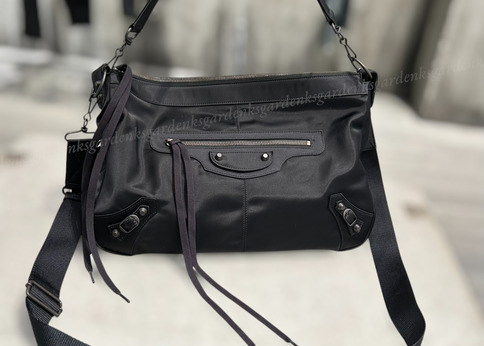 ランキング-【ユニセックス】BALENCIAGAの新機軸。“Le City Moto”が放つアーバンな疾走感