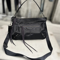 【ユニセックス】BALENCIAGAの新機軸。“Le City Moto”が放つアーバンな疾走感