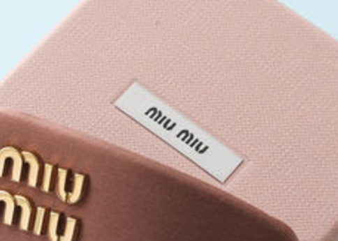 ランキング-丸みの魔法に落ちる人続出。MiuMiuの〈レザークラッチ〉が大人の装いを更新する