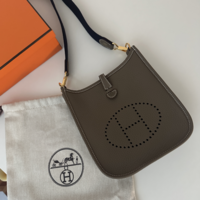 エルメスの「エブリン23」は丁度いいサイズと使いやすさが魅力♪