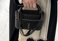 ロゼ愛用で話題の“本命”。サンローラン「ヴァニティバッグ」という選択