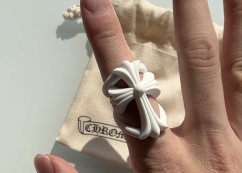 ランキング-クロムハーツの〈シリコン製・アクセサリー〉ならではの魅力を解説!