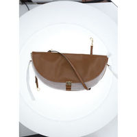 【新生セリーヌで何買う?】“ハーフムーン”を最初の投資バッグとして選びたい理由