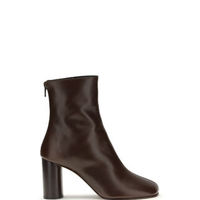 フィービーファイロの靴、何を買う?いま選ぶべき名品シューズ図鑑