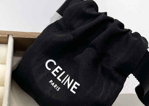 ランキング-テテ着用で即完売〈セリーヌ ・メダルネックレス〉はBUYMAで手に入る!