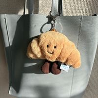 大人を夢中にさせるジェリーキャットの〈クロワッサン・チャーム〉はBUYMAで手に入る!