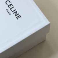 【新生CELINE何買う?】置いてるだけでアガる。「スモール トリオンフ フレーム」