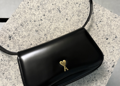 ランキング-【ご褒美買いバッグにいかが!?】ご褒美買いにふさわしい、AMI PARIS(アミ パリス)のミニバッグ♡