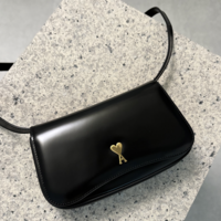 【ご褒美買いバッグにいかが!?】ご褒美買いにふさわしい、AMI PARIS(アミ パリス)のミニバッグ♡