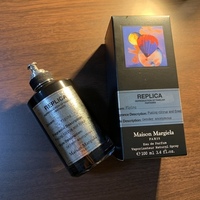 マルジェラ・レプリカの「“黒い”フレグランス」は定番シリーズとなにが違う?