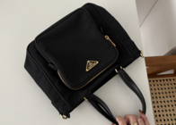 憧れのPRADA(プラダ)なのに10万円台?!全てが丁度いい実用的バッグ