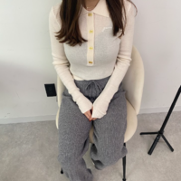 「グレー」に合う色は?-“垢抜けコーデ”を作る着こなし術や組み合わせるとイイ色を解説!