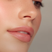 ぷるぷる唇になりたい大人に推す〈リップ美容液〉3選!