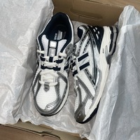 女の子が夢中!ニューバランス「M1906RER」の魅力・サイズ感をレビュー!