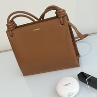 ジルサンダーの「GIRO」バッグはストラップ調整もできて用途多彩!