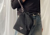 休日スタイルを格上げ!プラダの「スピードロック」レザーポーチ  #バイマのこれいいよ