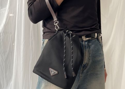 ランキング-休日スタイルを格上げ!プラダの「スピードロック」レザーポーチ  #バイマのこれいいよ