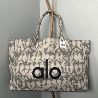 “どんなシーンでも使える”のは「ALO yoga(アロー)」のバッグだった!