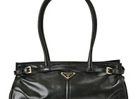 【カリナも愛用♡】毎日持つならこれが正解。 大人の通勤にフィットするPRADA〈ボニー〉バッグ