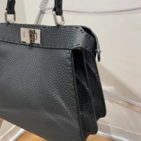 【2026春夏新作】“開いたまま”が新しい。FENDI「ウェイ バッグ」が連れてくる余裕