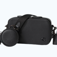 メンズに推したい!コーチの人気すぎる「カメラバッグ」は早いもの勝ち!《BUYMAなら3万円台~》