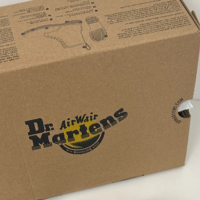 ドクターマーチンの「ハート型・コインケース」はバッグチャームとしても使えて可愛い!