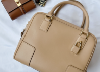  ロエベ新作バッグ「アマソナ180」は何が変わった?旧モデルとの違いを徹底解説