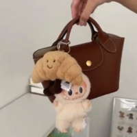 お洒落な人はもう始めてる!ロンシャンのバッグに「デコチャーム」を盛るのが今の気分♪