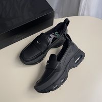 片手で履けるのが神!「スニーカーローファー」が、抱っこ卒業直後の復職ママに刺さる理由