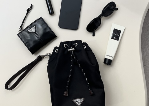 ランキング-コスパ最強◎プラダの新作「巾着バッグ」がまたまた人気爆発中!《BUYMAが断然お得》