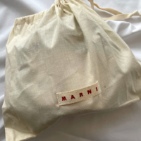 小物が迷子にならない!マルニの「フロントポケットトート」はスリムな縦型。 #バイマのこれいいよ