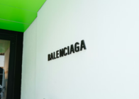 【新生BALENCIAGAの新アイコン】「LE 7」バッグとは? パリの空気をまとう次世代ショルダー