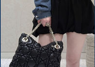 【新アイコン誕生】DIOR「Crunchy」は“質感で魅せるバッグ”