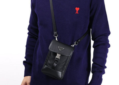 ランキング-【2026年最新】休日の相棒は「縦長スマホポーチ」が正解!手ぶら派の男を格上げするハイブランド厳選7選